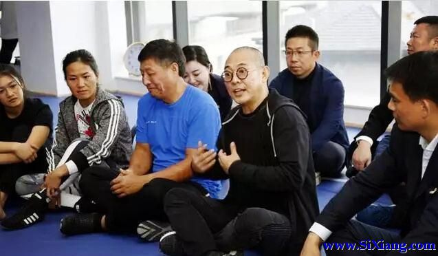李连杰病重告别影坛欲捐百亿家产想回国安葬