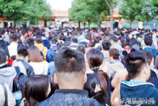 五一最坑爹的景点：排队排到吐，物价翻十倍