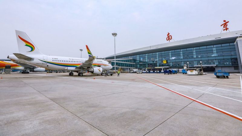 本轮疫情最初起源于南京禄口机场一名清洁人员