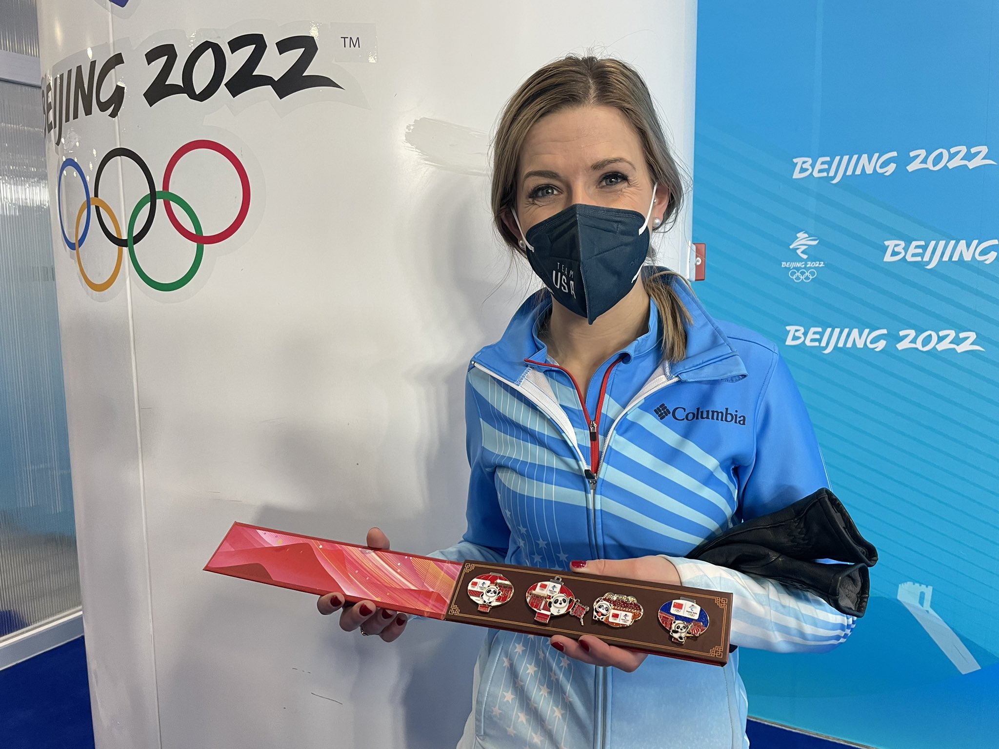 美国混双组合在官方推特账号上晒出和这套精致可爱的“2D冰墩墩”.jpg