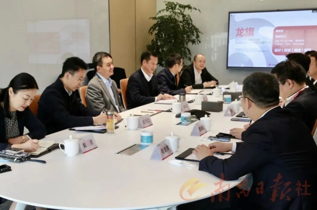 江西省委常委、南昌市委书记李红军在与龙旗公司董事长杜军红等座谈交流