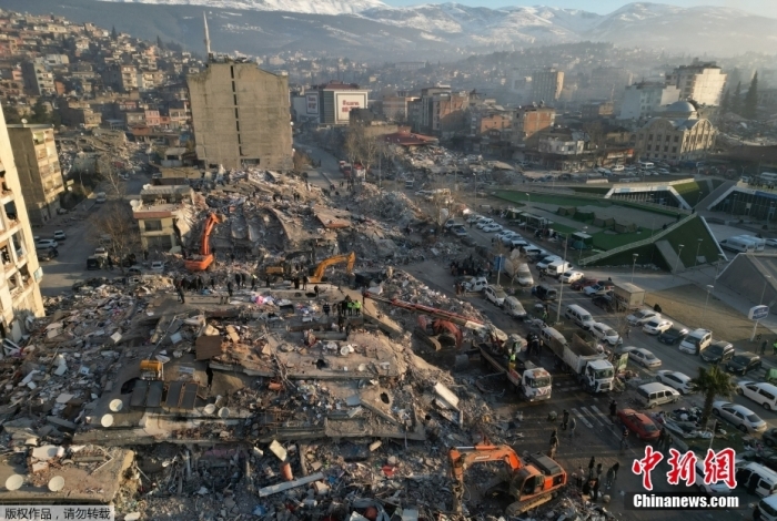 当地时间2月9日，航拍土耳其卡赫拉曼马拉什受灾地区