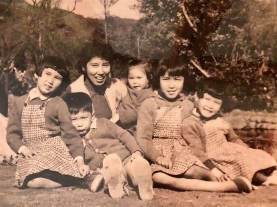 马英九姐弟五人与妈妈合照