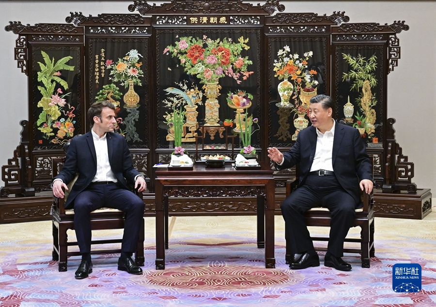 习近平同法国总统马克龙在广州非正式会晤