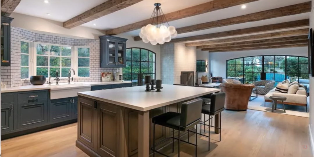 芒格豪宅曝光 70年不搬家