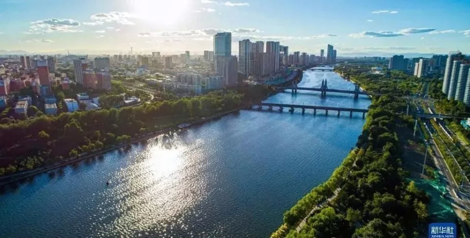 北京市通州区拍摄的横跨大运河的玉带河桥