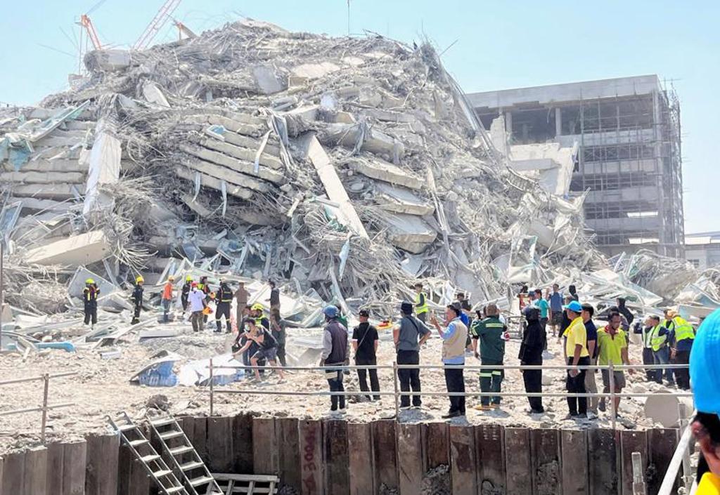 在泰国曼谷乍都乍区一栋在建政府大楼在缅甸地震中倒塌