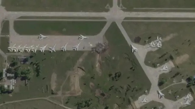 6月4日俄罗斯伊尔库茨克州别拉亚空军基地，多架军机被摧毁